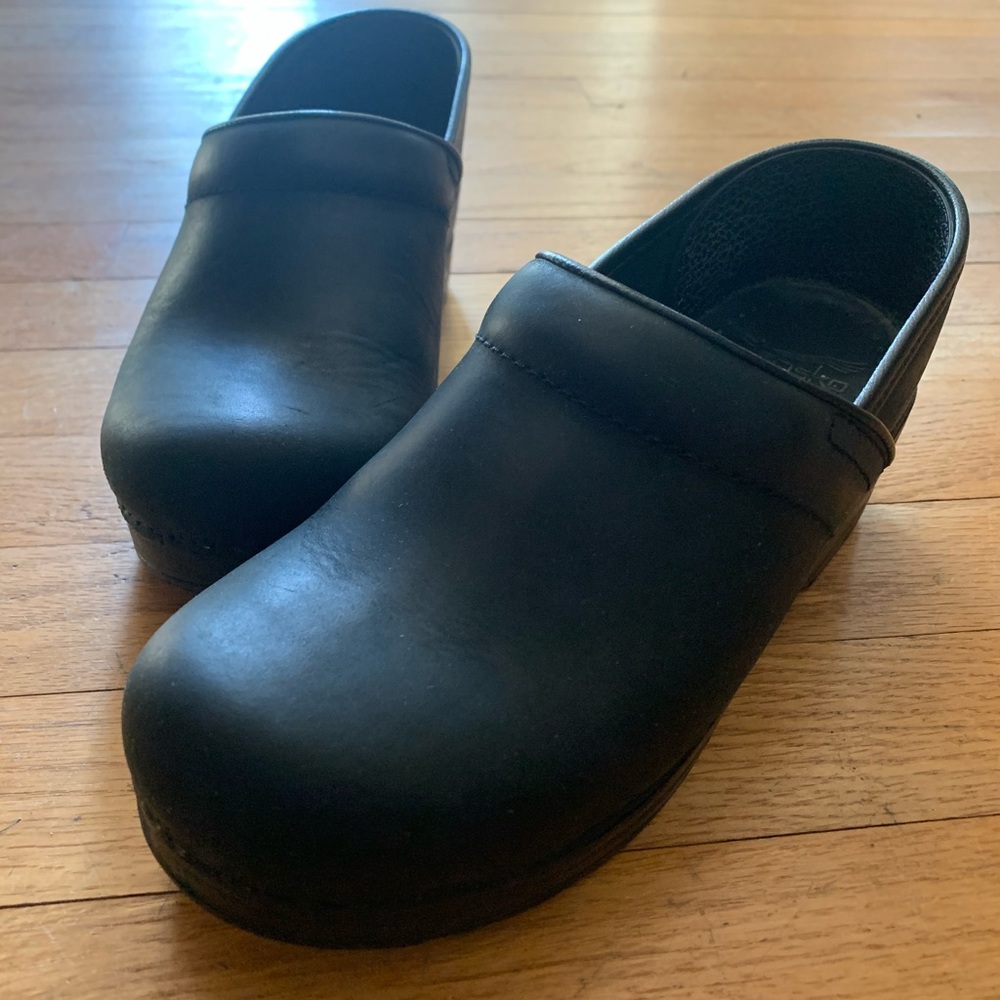 Black clogs size 8 1/2